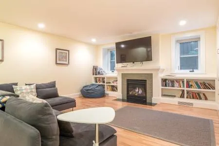 Beautiful Remodeled Apartment - Image 1