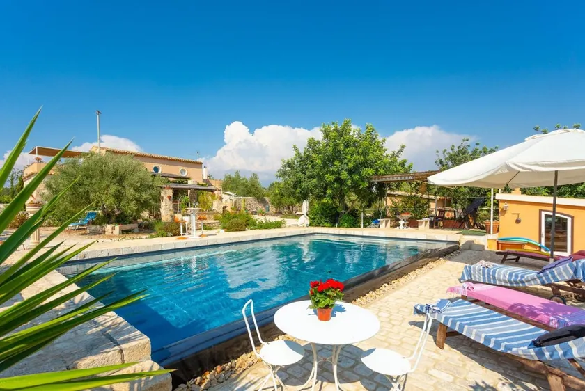 Villa Nina Large Private Pool AC WiFi - Image 1