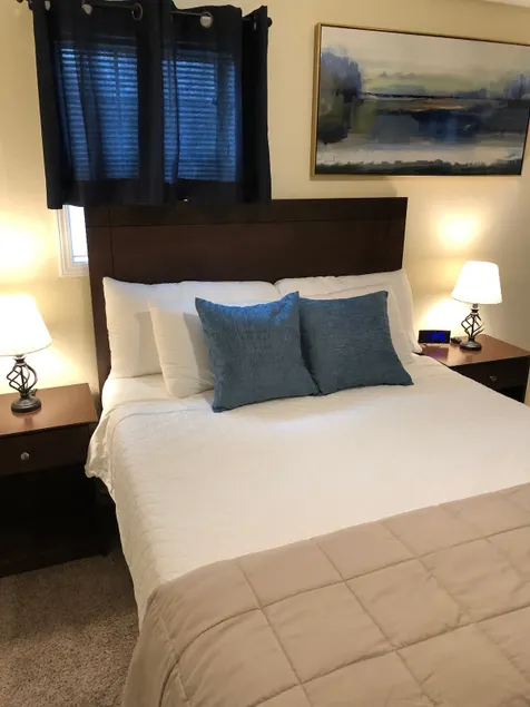 2 bed 1 bath Recently remodeled 6 guests - Image 1