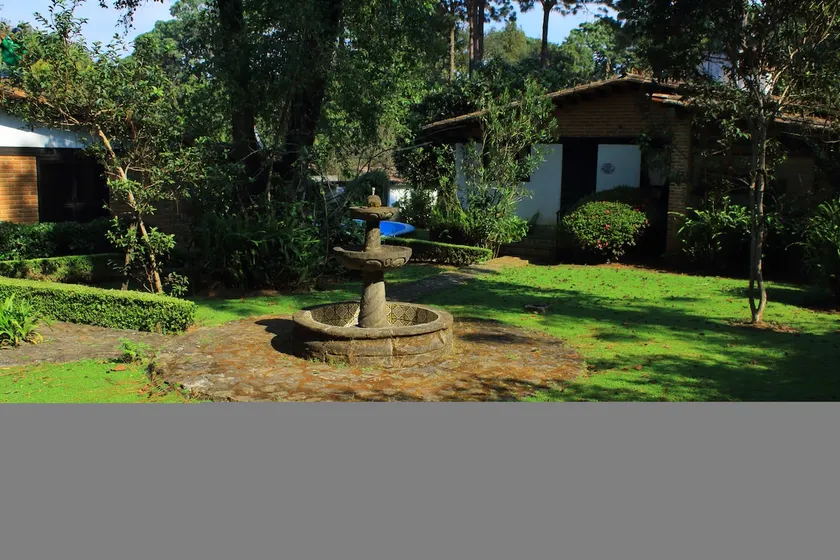 Beautiful garden with Casa de Campo! - Image 1