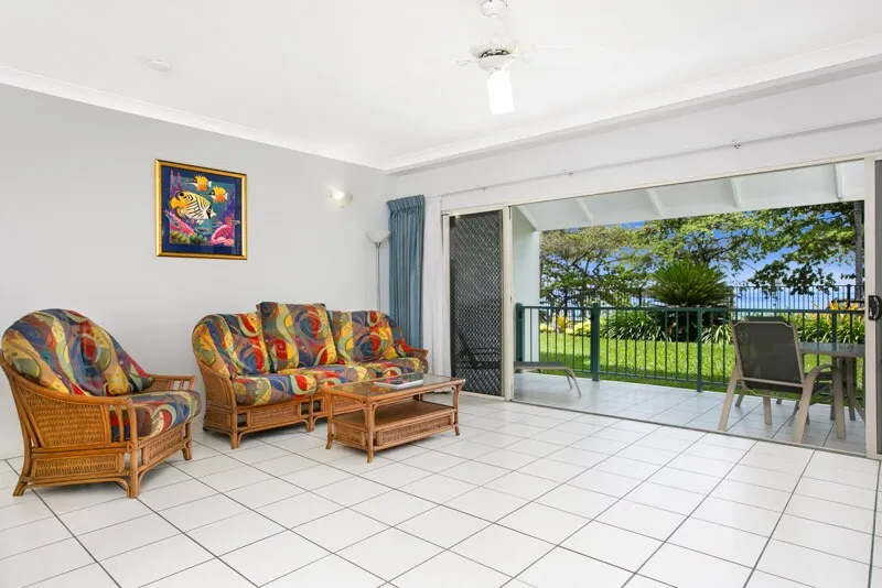 Absolute beachfront apartment - Image 1