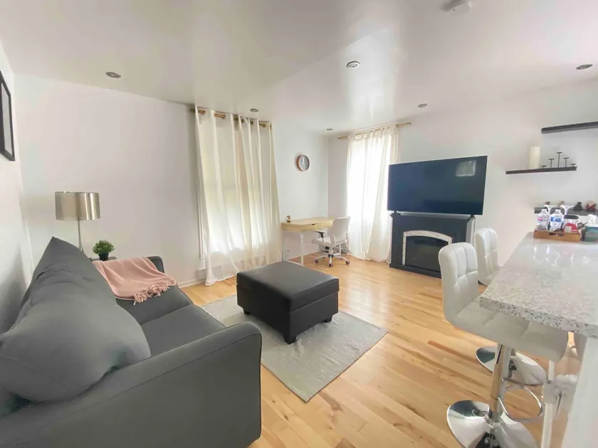 Great natural light Apartment in Historic Building - Image 1
