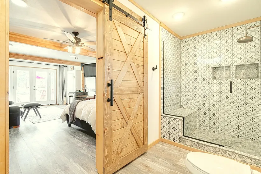 Countryside Private Guest Suite-Estacada Farmhouse - Image 1