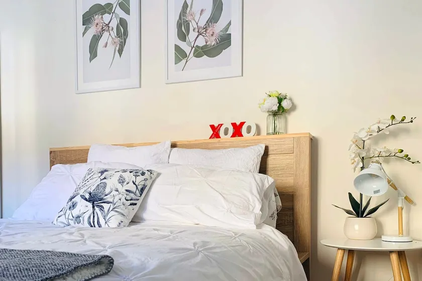 u4, Lovely, cosy one bedroom unit in West End - Image 1