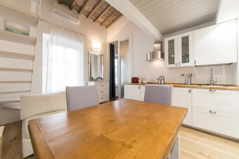 Santa Croce Apartment - Image 1