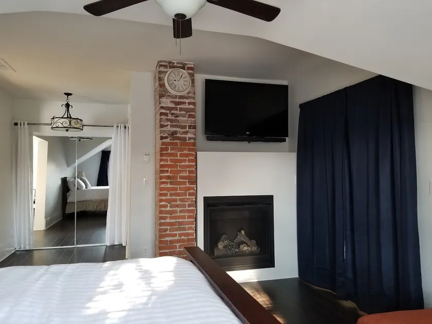 Outstanding location, Super Clean, Brand New! - Image 1