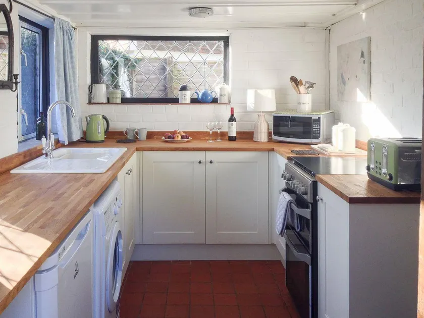 Detached 2 Double Bed Cottage, Ticehurst, East Sussex/Kent - Image 1