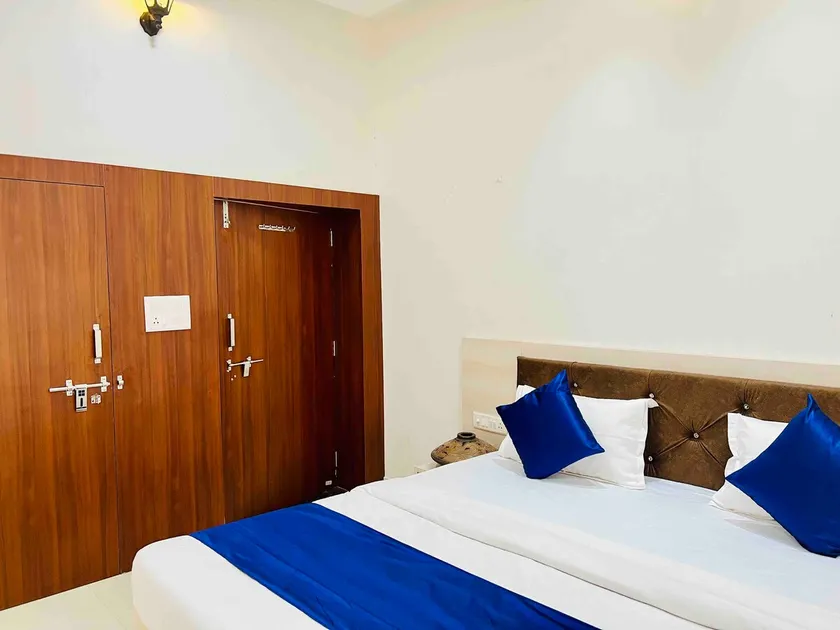 Luxurious Pool Villa Near Fatehsagar/ Pichola lake - Image 1