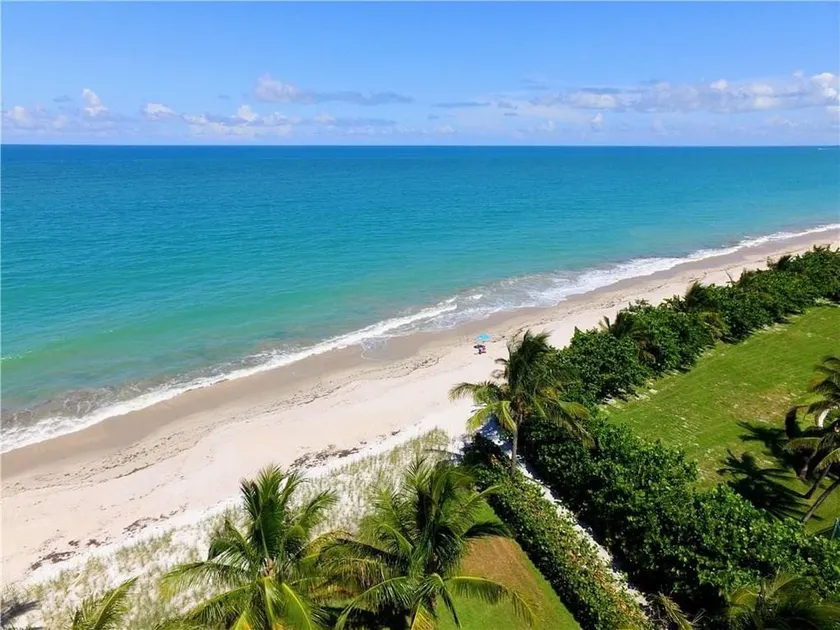 Luxury Vero Beach House, steps from private beach, fully renovated and equipped. - Image 1