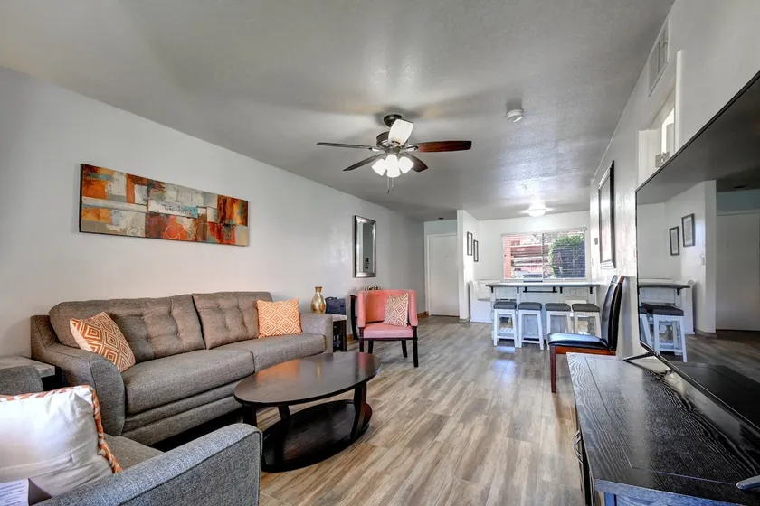 So SnAZzy Ground Floor King - Image 1