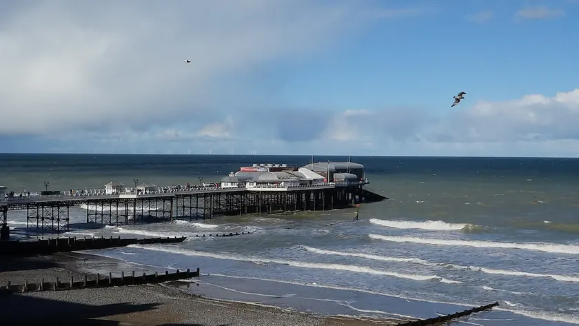 Spacious Cromer Apartment By The Sea, Norfolk - Image 1
