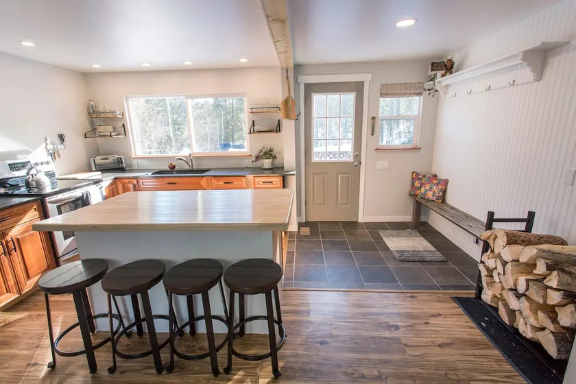 Cabin Retreat in Big Woods w/Starlink! - Image 1