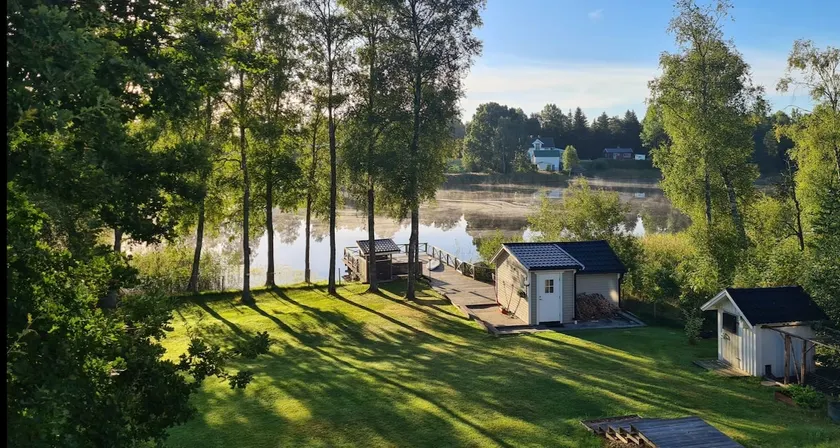 Cozy lakefront cabin - Image 1