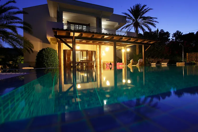 Private pool ,private garden fantastic views - Image 1