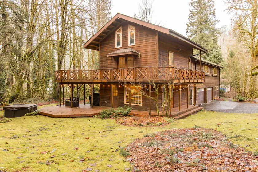 Mt. Baker Lodge hot tub & sauna, creek sleeps 16+ - Image 1