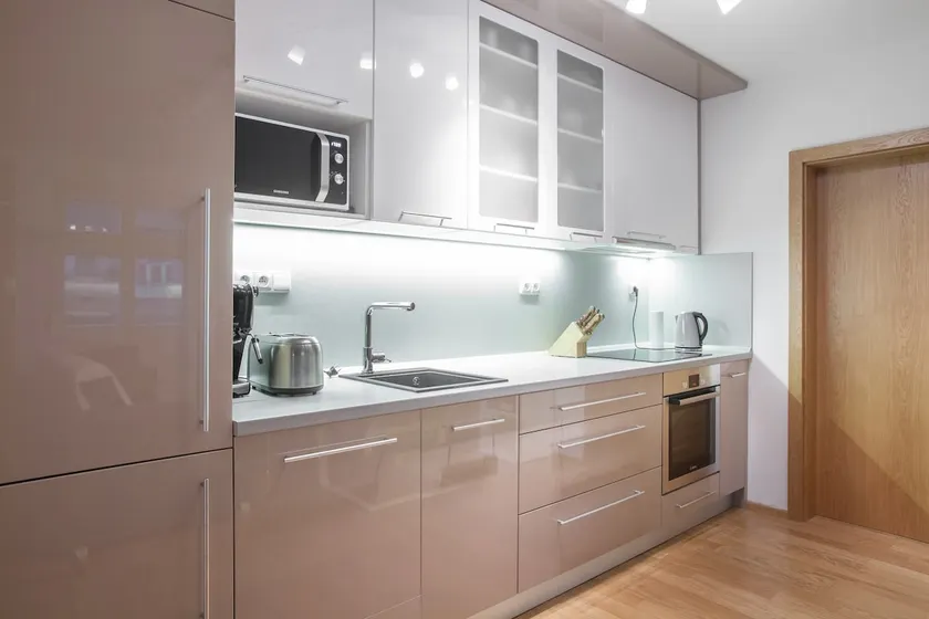 Air-conditioned apart. near centre - Image 1