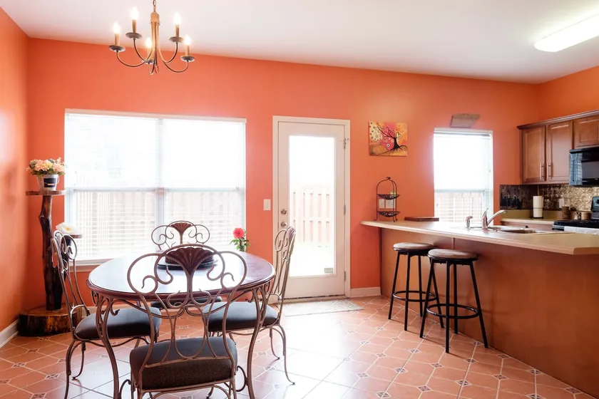 Nash Town House, comfy & near all! - Image 1