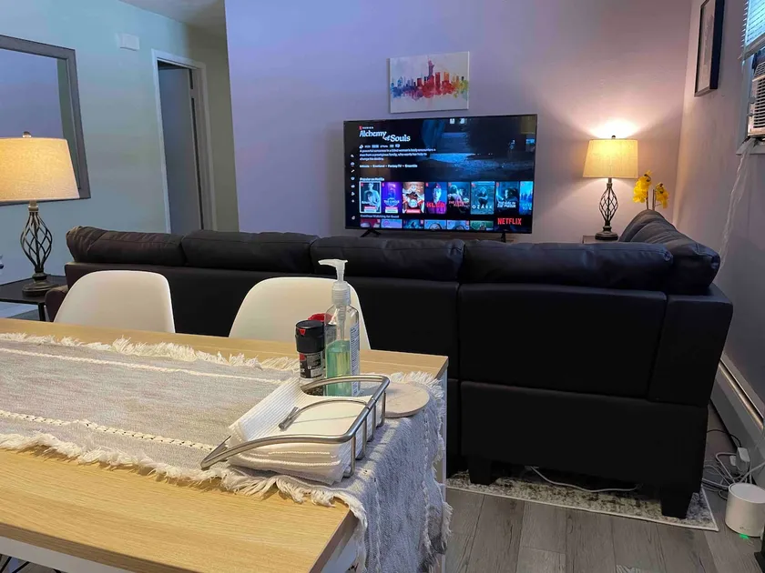 Modern 2-Bedroom Apt near Downtown & Highway - Image 1
