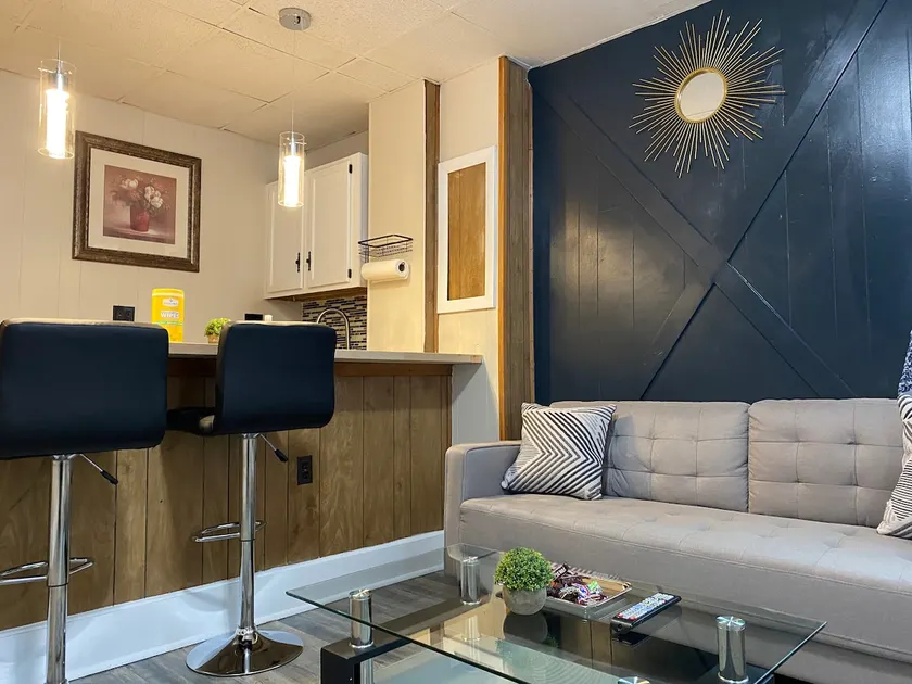 W Fantastic Downtown one bedroom apartment - Image 1