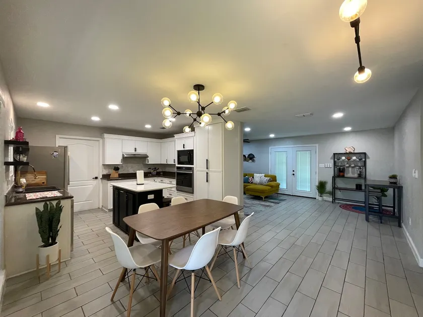 Beautiful Centrally-Located Home w/ Large Patio - Image 1