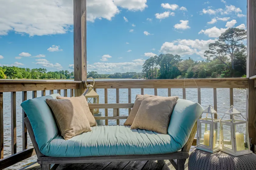 Private pool, waterfront, kayaks, bikes, firepits! - Image 1