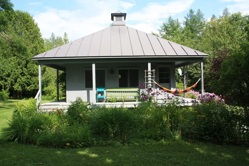 Sweet Cottage in Farm Country - Image 1