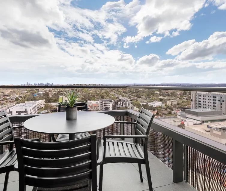 2 Bedroom with stunning views over Box Hill Garden - Image 1
