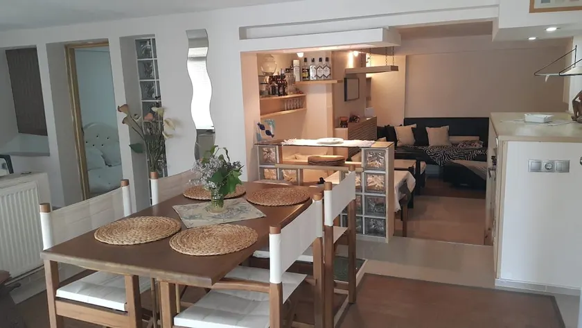 House with garden in a residential complex close to Ege University. - Image 1