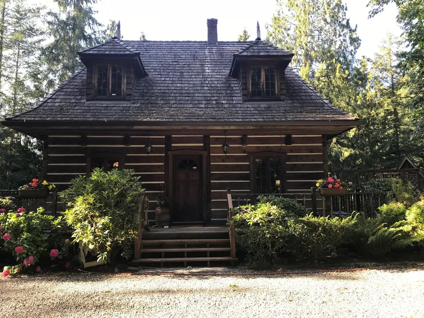 Cozy Log Cabin - Image 1
