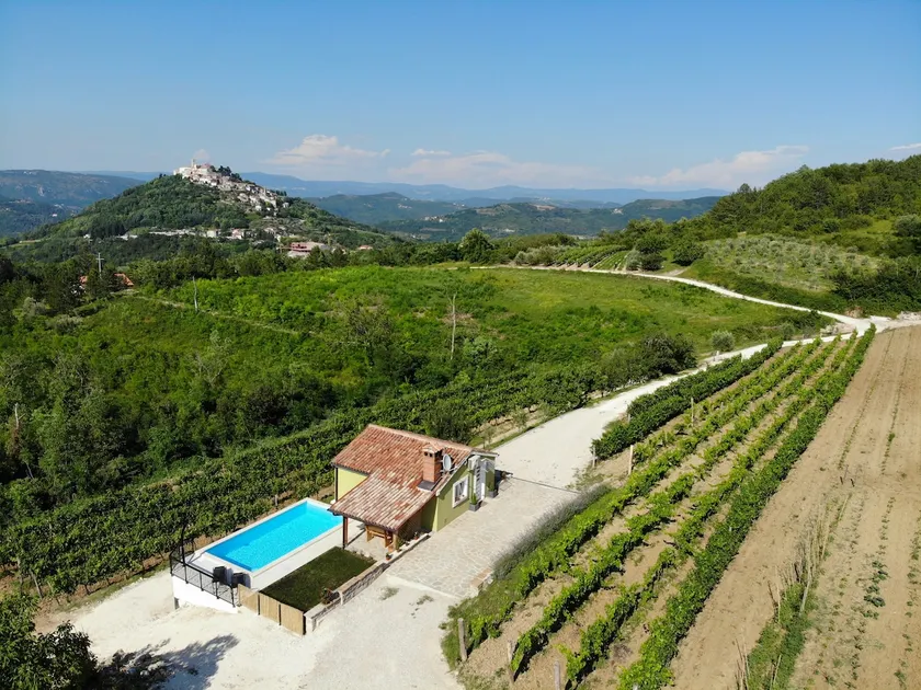 Casa Monteriol in the middle of the vineyard - Image 1