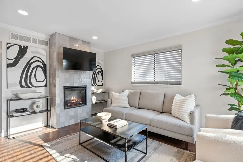 Stylish 4 BD/2 BA Home Near *Royal Oak* Birmingham - Image 1