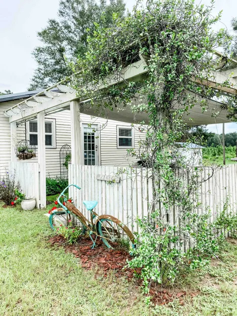 Quiet Cottage on 41-Acre Farm | Private Front Acre - Image 1