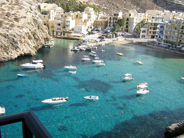 Waterfront apartment in Xlendi bay - Image 1