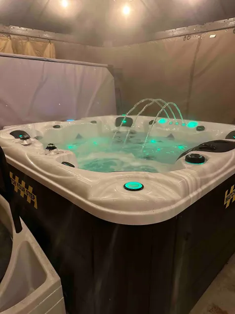 Downtown (5min)Adults Only-Hot Tub (No Parties) - Image 1