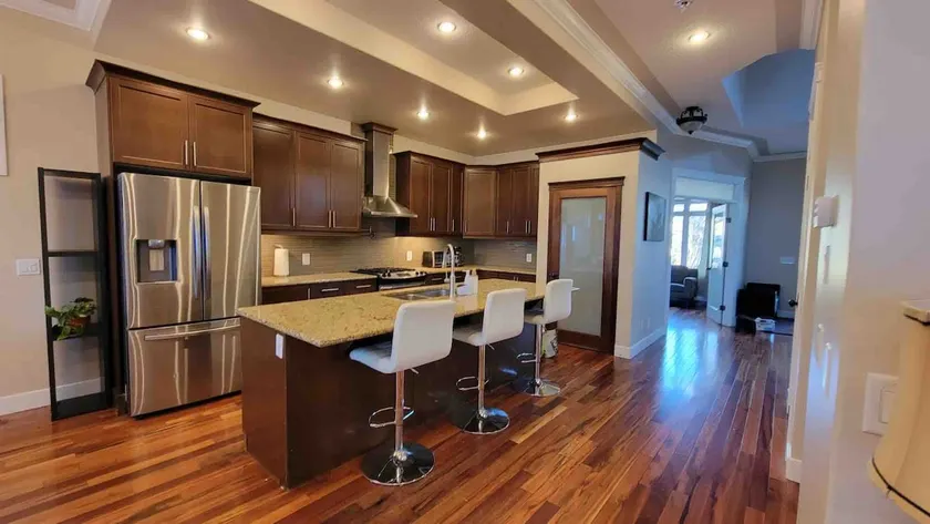 Great 4 Bedroom, 5 Bed House in Trendy Inglewood - Image 1