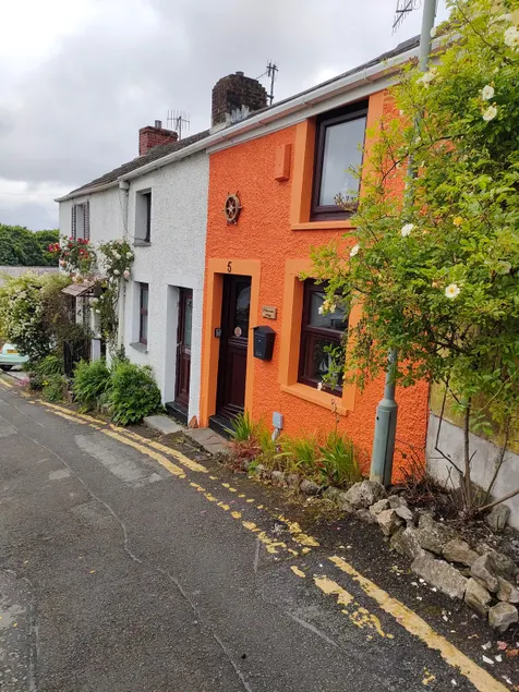 Fishermen's cottage with log burner, 2 bathrooms & sea views from garden terraces - Image 1