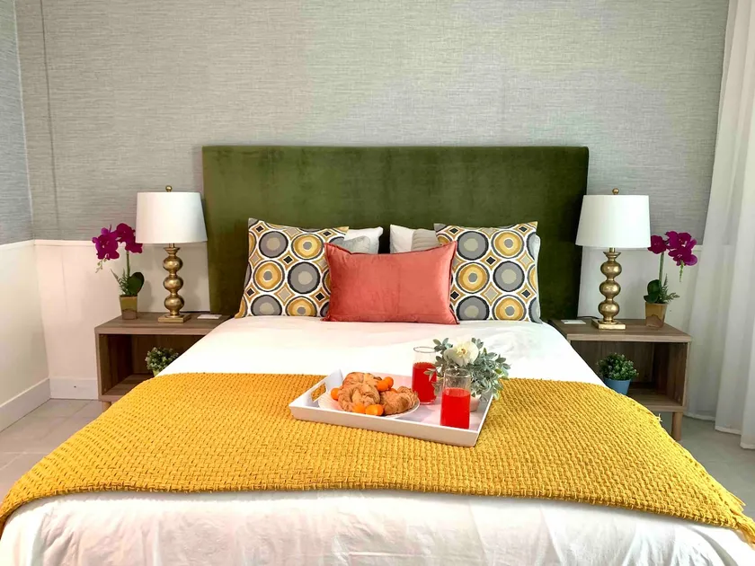 GREAT Location AND COZY STUDIO - Image 1