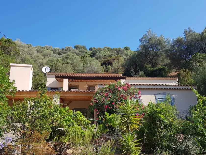 Village house between sea and maquis - Image 1