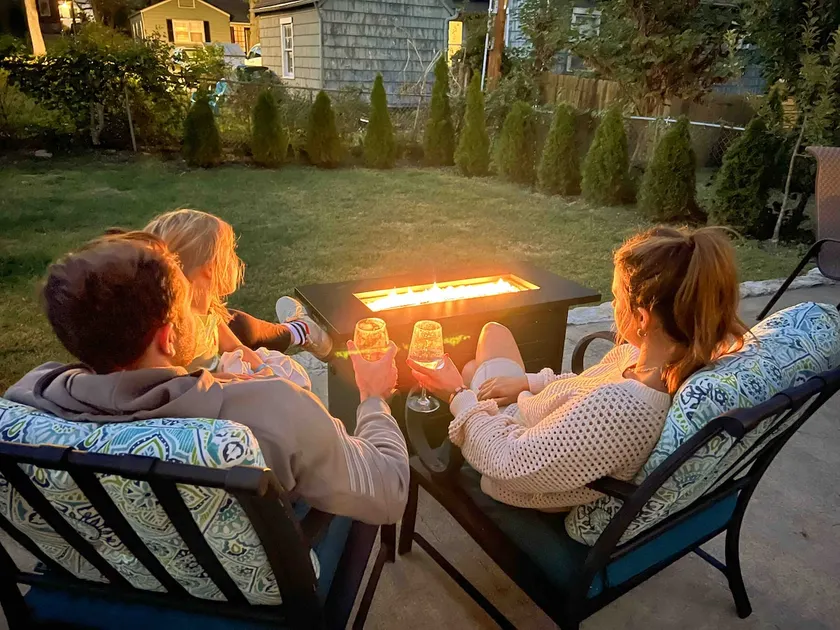 Cozy Charming Cottage 3b 2bath Fire Pit - Image 1