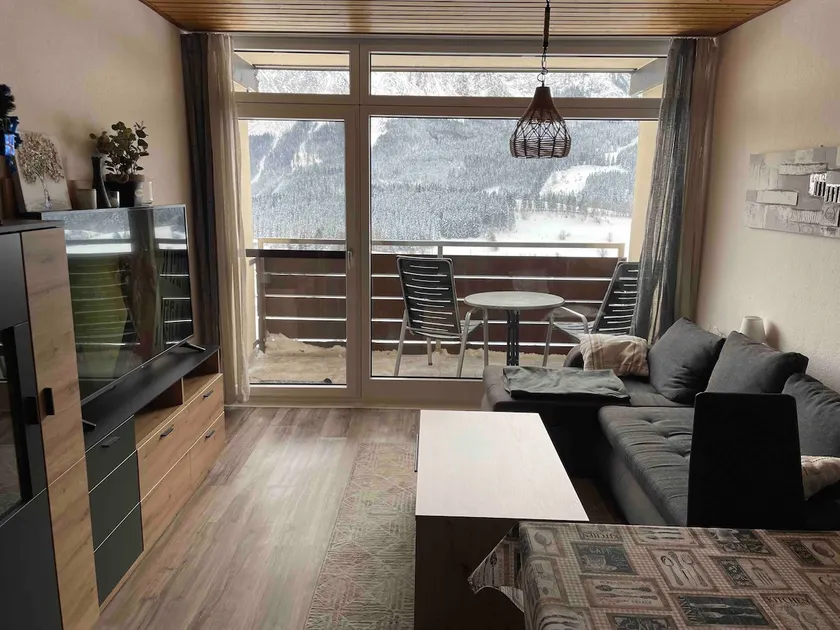Encantador apartamento con jardín y piscina | Admite mascotas - Image 1