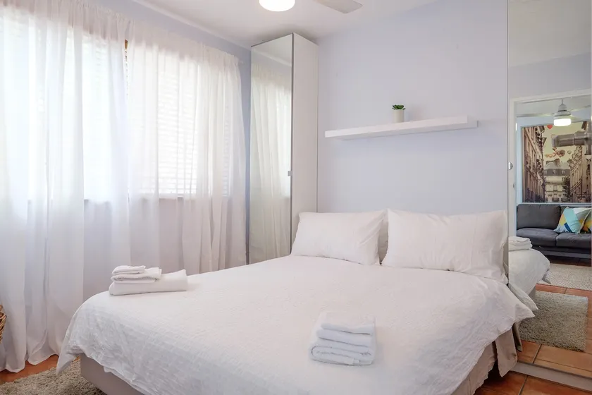 2BD Unit in Milton near CBD, businesses, hospitals - Image 1