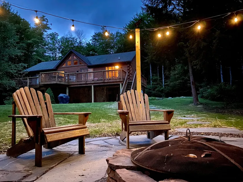 Hunter Mountain Cozy Log Chalet With Hot Tub! - Image 1