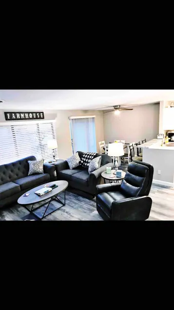 Cozy Lakefront 4 bedroom condo w/indoor fireplace - Image 1
