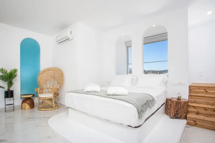 Ammos Luxury Suites - Image 1