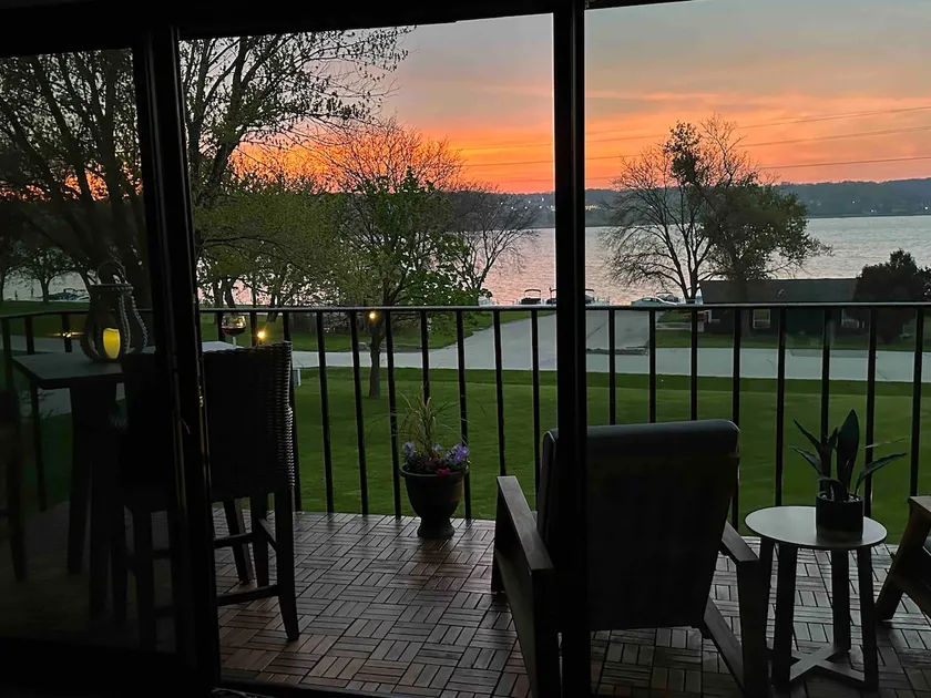 Stunning Waterfront views & cozy fireplace on the shores of Lake Como. King bed. - Image 1
