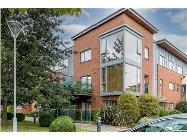Lovely 2 bedroom condo. Very quiet.Exclusive area. - Image 1