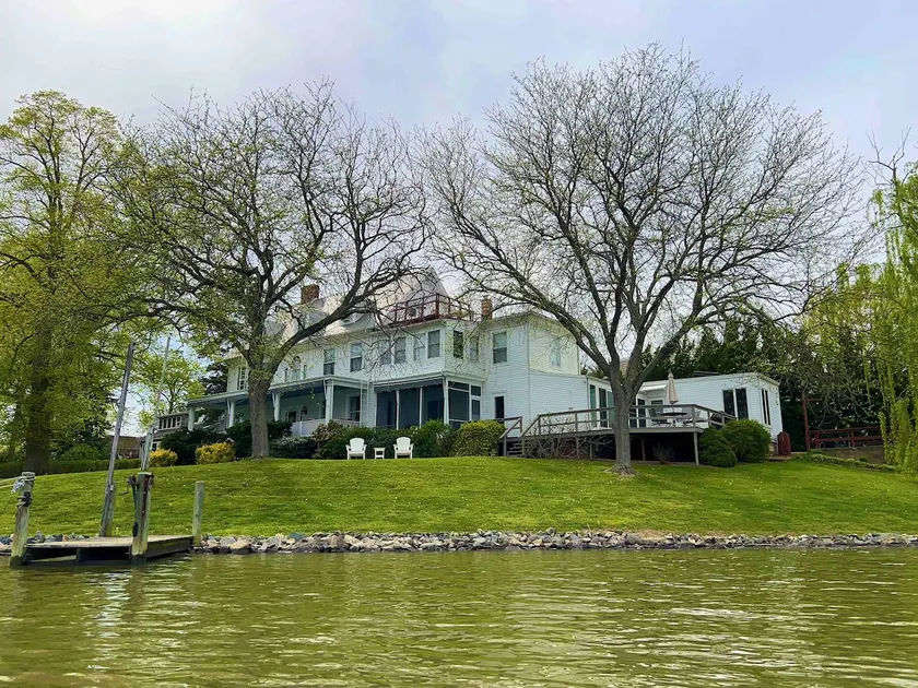 Waterfront historic district 1BR Apartment - Image 1