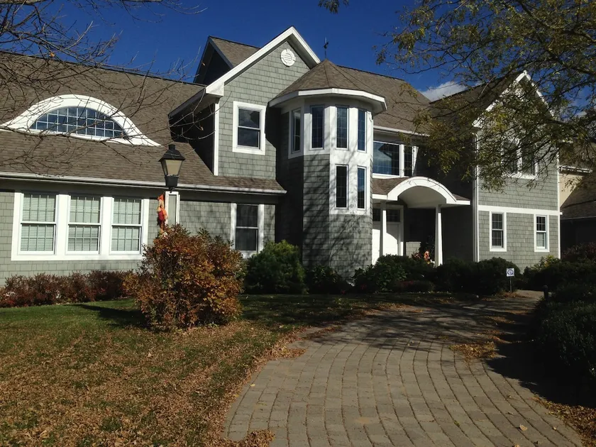 Large Home on Mississippi River - Image 1