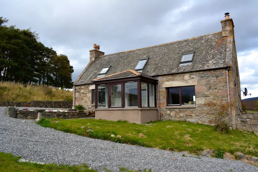 Luxurious, Private Cottage 2 Bedrooms with Hot Tub - Image 1