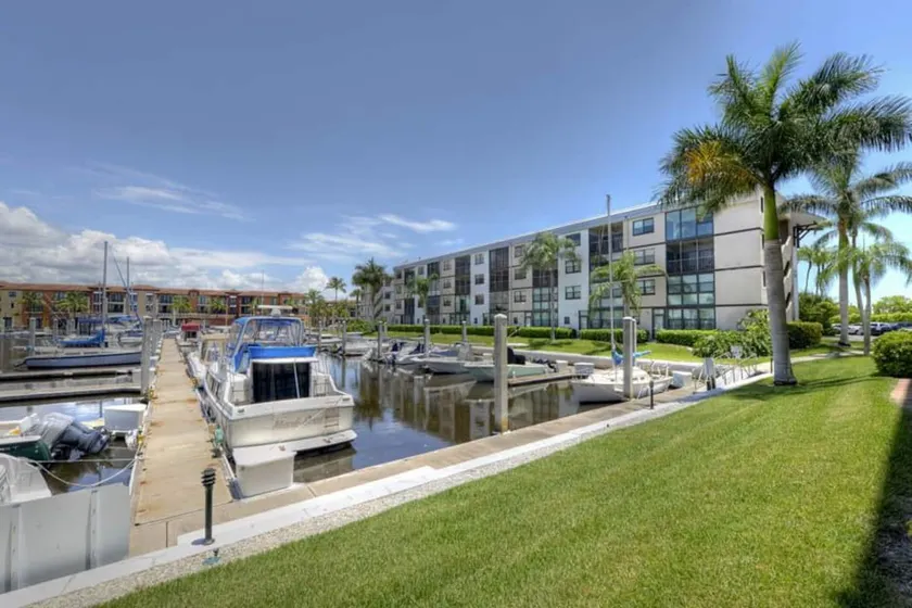 Beautiful Old Naples Waterfront Condo - Image 1